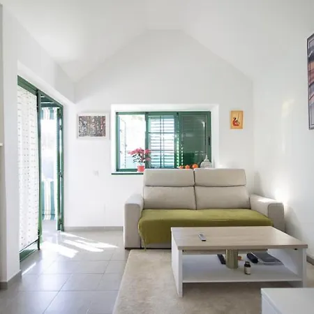 Charming With Private Garden Semesterbostad *